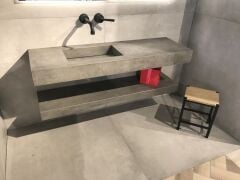 Özel Tasarım Gizli Giderli Porselen Mobilya Kaplamalı Mobilya Aynalı Ayaklı Suni Mermer Kendinden Giderli Raflı Lavabo